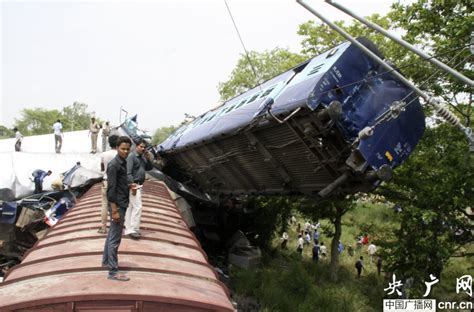 印度列车相撞事故已致死伤超千人了吗