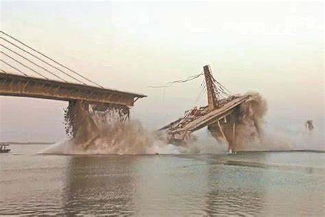 印度在建跨恒河大桥塌了