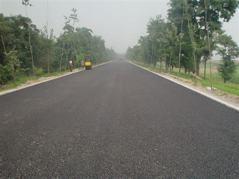 印度沥青路铺设
