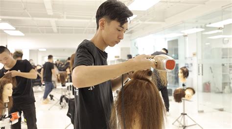 发型师在上海好找工作吗