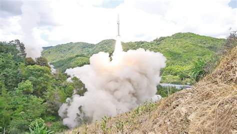 台媒解放军导弹首次穿越台岛