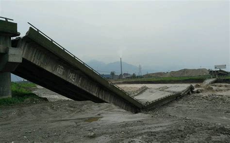 四川桥垮塌事件