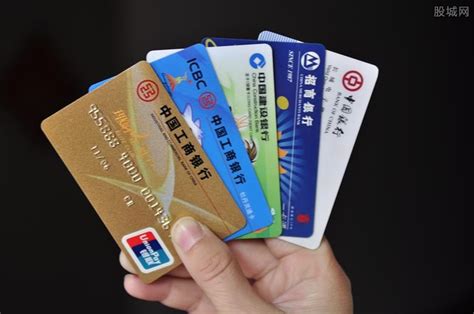国外账户往中国银行卡打钱违法吗
