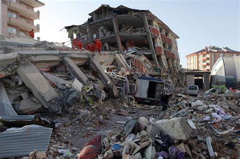 土耳其地震倒塌的框架结构房