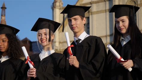 外国留学生毕业容易吗