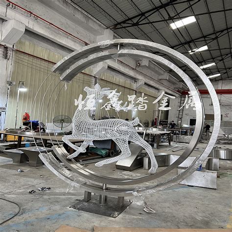 大型不锈钢圆环雕塑