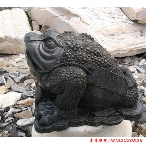 大型水泥雕塑金蟾