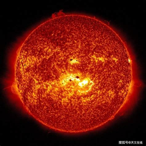 太阳50亿年后变成红巨星