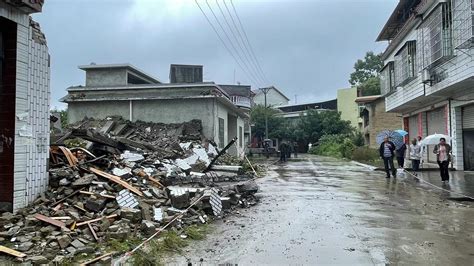 央视报泸县地震