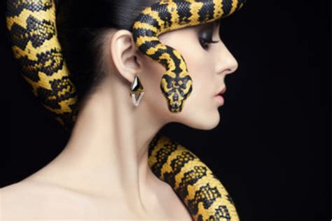 女人梦见蛇