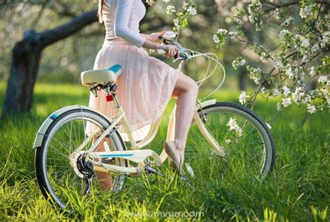 女人梦见骑自行车
