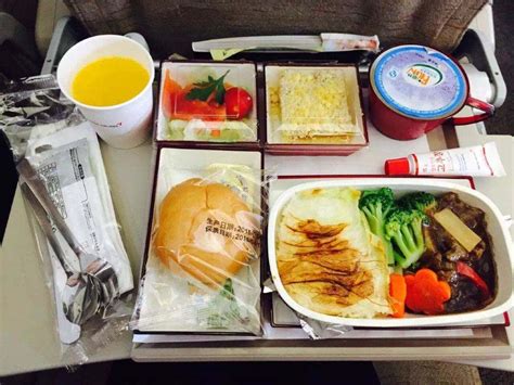 如何查询自己飞机上是否含餐食