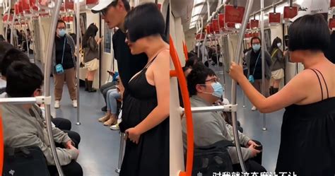 孕妇在地铁上要求乘客让座