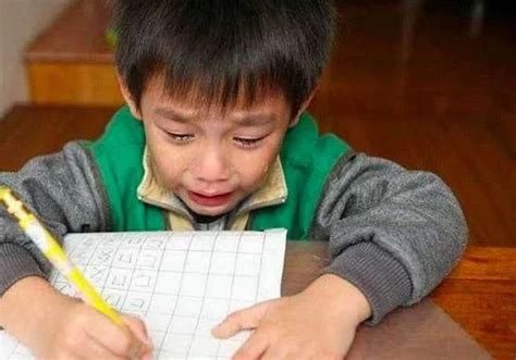孩子名字笔画多考试哭了
