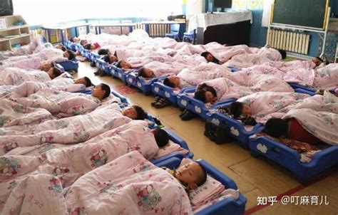孩子在幼儿园睡觉有蟑螂