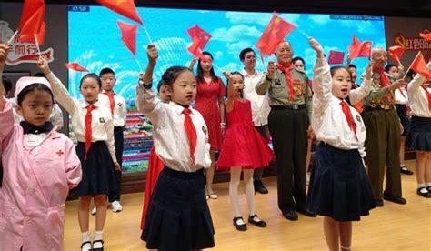 小学生唱国歌三年级