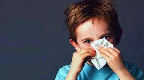 小孩发烧引起流鼻血正常吗