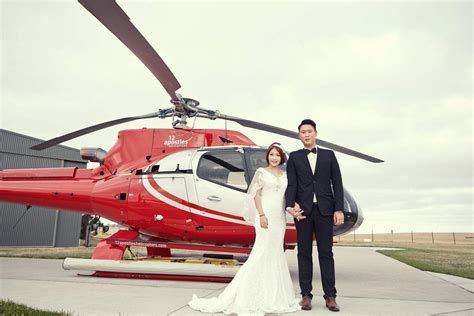 山东一对新人乘坐直升机举行婚礼