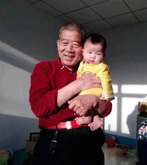 山东枣庄67岁高龄产妇产子
