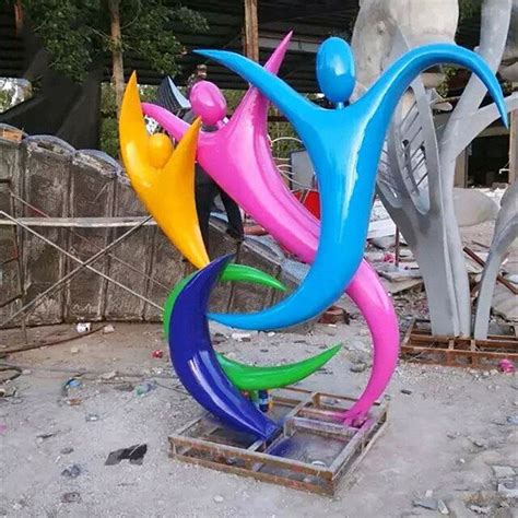 山东玻璃钢抽象人物雕塑生产商