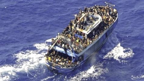 希腊偷渡船沉没七人死亡