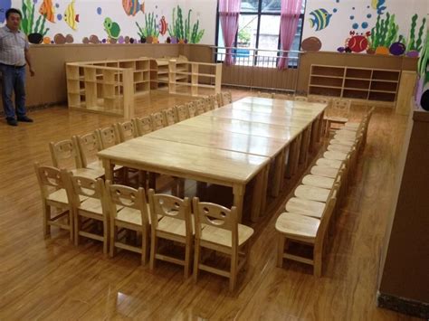 幼儿园八张桌子摆放38个人