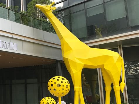 广东玻璃钢长颈鹿雕塑