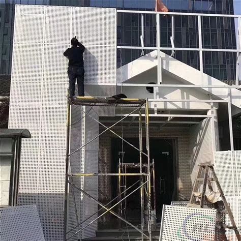 广安客厅铝单板施工