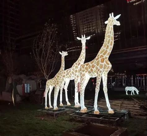 广州户外发光玻璃钢景观雕塑报价