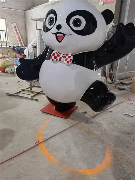 广州玻璃钢卡通熊猫雕塑定制费用