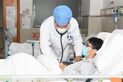广州白云区发烧病人多了吗