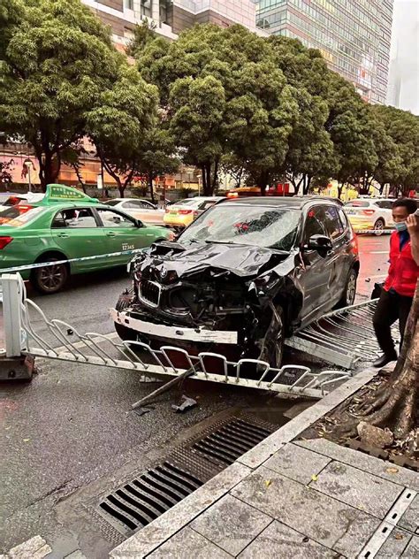 广州车辆失控造成五死13伤