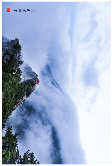 庐山瀑布云海倾泻而下图片