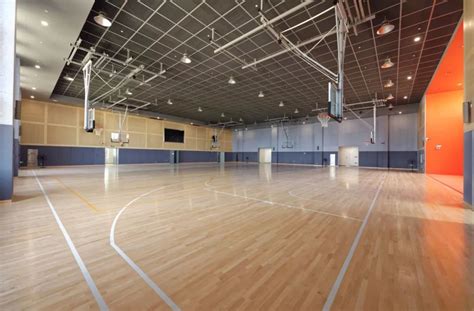 建一个室内篮球场多少钱
