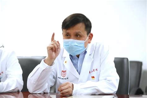 张文宏说打了新冠疫苗后注意事项