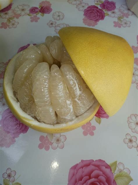 怎么剥柚子才能剥出完整的果肉