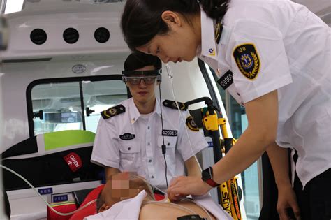 救护车急救病人图片