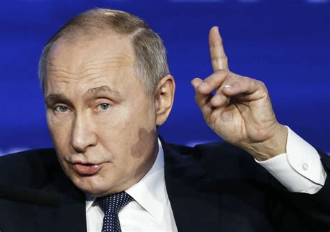 普京说俄罗斯不受任何人威胁