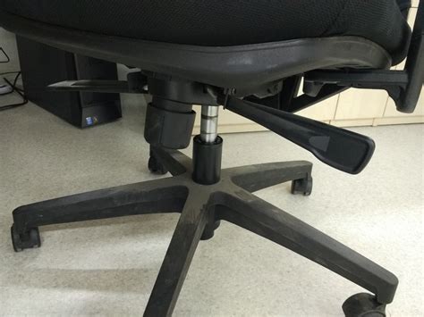普通电脑椅靠背角度如何调节