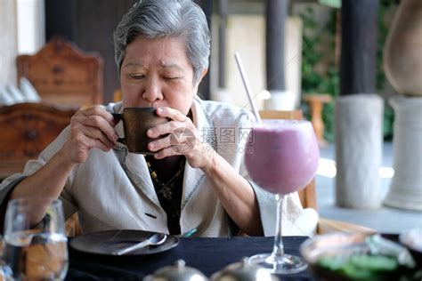 更年期妇女适合喝咖啡吗