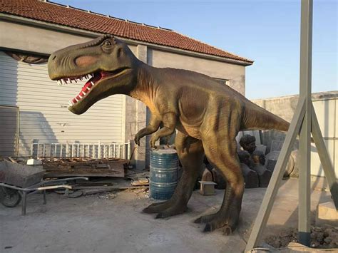 最新恐龙雕塑