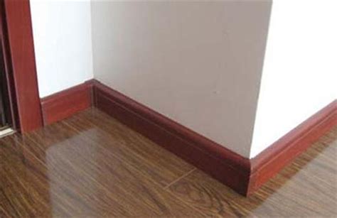 木地板的踢脚线是怎样安装的