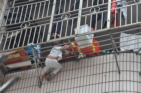 杭州2岁儿童坠楼事件发生过程