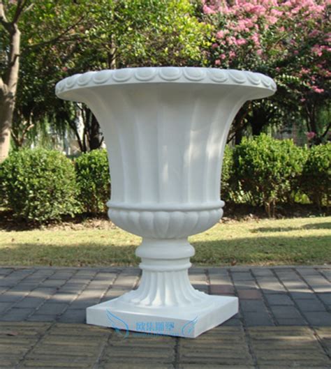 柱形雕塑花盆