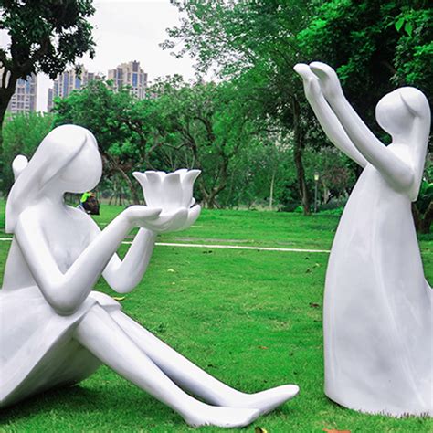校园个性化玻璃钢人物雕塑