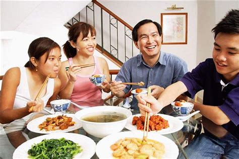 梦见和家人吃饭是什么预兆