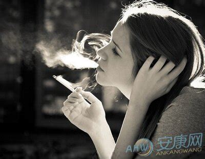 梦见女人抽烟