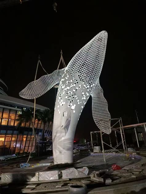 武汉不锈钢镂空鲸鱼雕塑