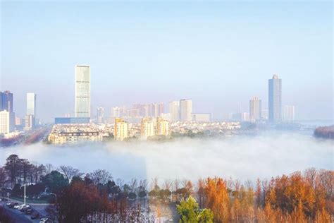 武汉出现平流雾景观