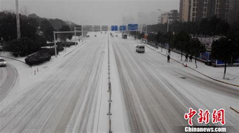 武汉暴雪冻雨高速实景图片
